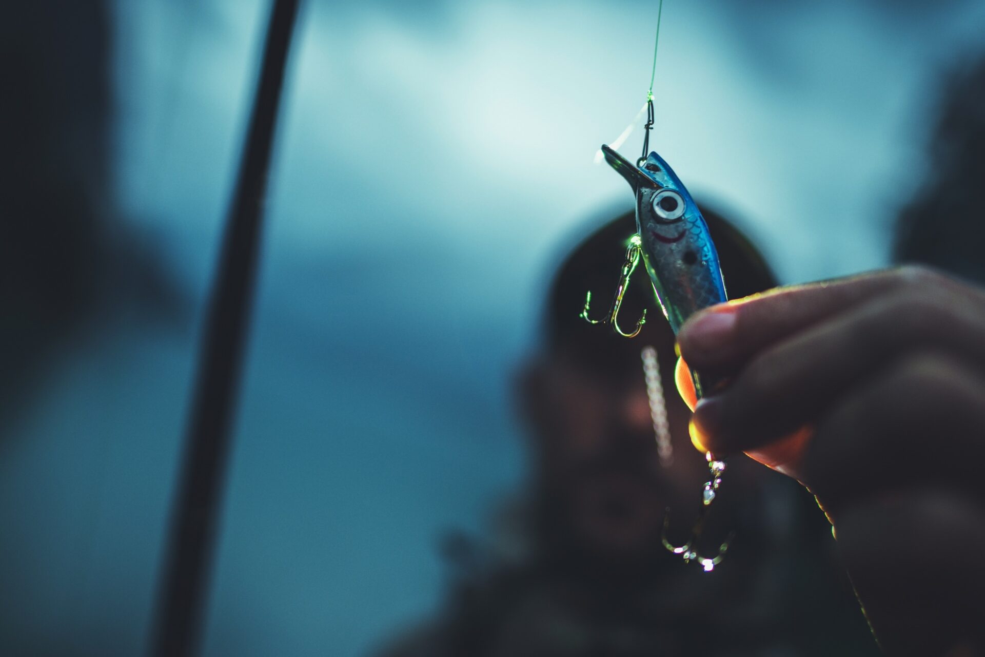 Gros plan des appâts de pêche à la mouche.